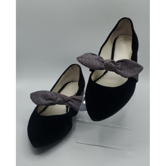 1901 Shoes - 1901 Ladies Black Velvet Flats with Fabric Bows Size 9 M